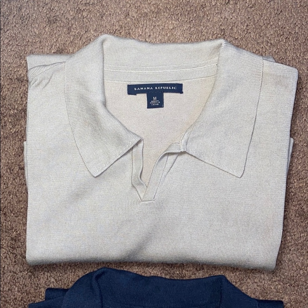 BANANA REPUBLIC V-neck  men's Size M Beige
